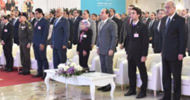 بالفيديو والصور.. السيسى خلال مؤتمر الشباب: بقاء الدولة أهم من أى إجراء آخر.. الرئيس: "قلت للوزراء لما تيجوا تعملوا حاجة لصالح مصر ولا يقبلها الناس استقيلوا"..لسنا ضد الإعلام.. وعدم الوعى هو المؤامرة