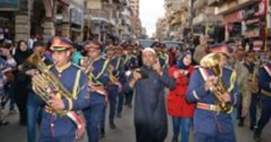 بالفيديو والصور.. محافظ بورسعيد يستقبل موكب الاحتفال بالمولد النبوى أمام المسجد العباسى