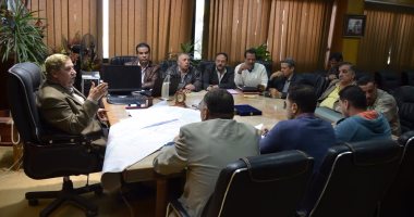 محافظ الإسماعيلية يتابع مبادرتى خلو المحافظة من الأمية ومجمع الصناعات الحرفية