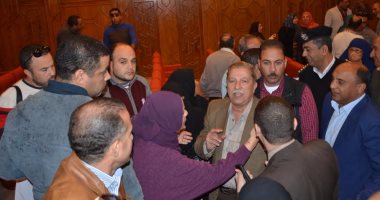 محافظ الإسماعيلية يناقش تخصيص 120 وحدة سكنية بمنطقة "الكوكاكولا"