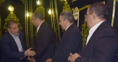 بالصور.. أبو زيد وسيف زاهر والسفير السعودى فى عزاء والدة الغزاوى