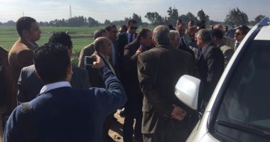وزير النقل يتفقد طرق الغربية والمحافظ يستقبله