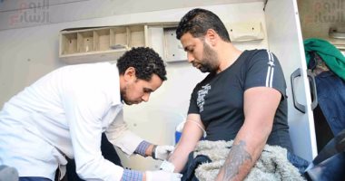 توافد المواطنين على مستشفى الدمرداش للتبرع بالدم لضحايا حادث الكنيسة البطرسية
