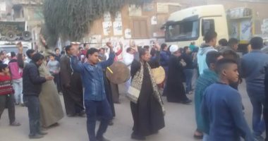 بالصور.. مواكب بالطبل البلدى تجوب شوارع المنوفية احتفالا بالمولد النبوى