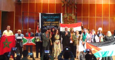 بالصور.. محافظ أسوان: نأمل من ضيوف مهرجان طيبة نقل صورة المحافظة