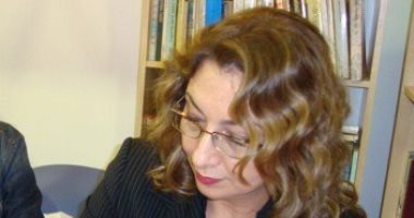 خنساء المغرب.. الروائية والشاعرة فاتحة مرشيد ترثى أخاها بقصيدة