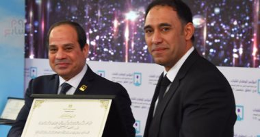 بالصور.. الرئيس السيسي يكرم نماذج شبابية مشرفة للوطن فى ختام مؤتمر الشباب