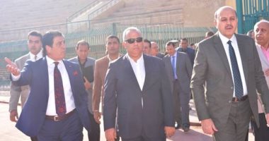 محافظ الشرقية يتفقد صوامع القرين للاطمئنان على أعمال توريد القمح