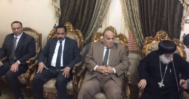 محافظ الدقهلية والقيادات الامنية بالمحافظة يقدموا العزاء فى ضحايا الكنيسة البطرسية