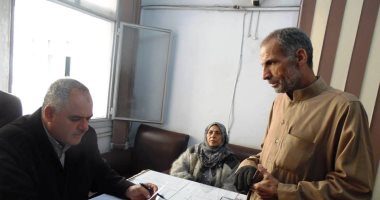 بالصور..القائم بأعمال رئيس مدينة قويسنا يلتقى 30حالة اليوم لبحث طلباتهم