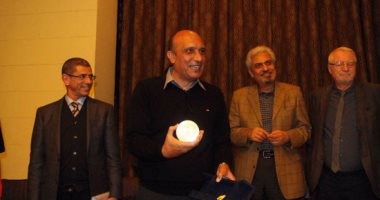 بالصور.. الجامعة الأمريكية تعلن فوز  عادل عصمت بجائزة نجيب محفوظ 2016