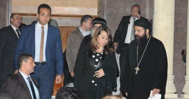 بالصور.. وصول وزراء الثقافة و الإسكان و التعاون الدولى والاستثمار لتعزية البابا