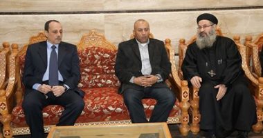 بالصور.. محافظ المنوفية ومدير الامن يقدمان واجب العزاء بمطرانية شبين الكوم
