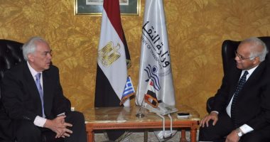وزير النقل يلتقى السفير اليونانى لبحث تطوير خدمات سفن الكروز السياحية