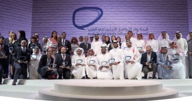 بن راشد يكرم رواد التواصل الاجتماعى العرب.. والجسمى ضمن المكرمين
