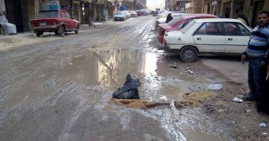 بالصور.. طفح مياه المجارى بشارع عمرو بن الخطاب فى حى دار السلام 