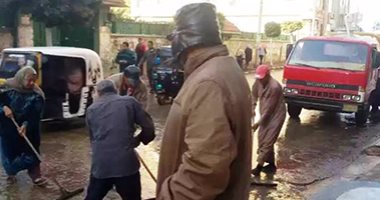 بالصور.. رفع تراكمات مياه الأمطار فى بركة السبع بالمنوفية