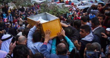 بالصور.. انتهاء صلاة الجنازة على الفنان أحمد راتب فى 6 أكتوبر