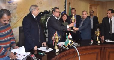 محافظ الفيوم يكرم أبطال نادى متحدى الإعاقة