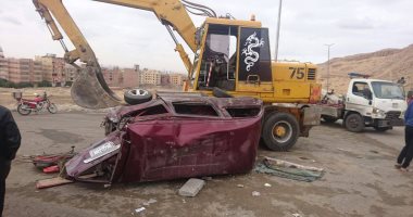 إصابة 6 أطفال فى حادث تصادم حفار و سيارة بالمقطم 