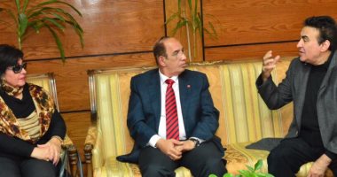 رئيس جامعة أسيوط يدعو لدعم الأنشطة الطلابية لمواجهة خطر الأفكار المتطرفة