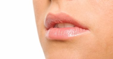 كيف تحافظين على شفتيك فى  فصل الشتاء؟ .. 5 نصائح هتساعدك