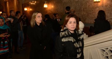 إلهام شاهين تصل القاهرة عقب جولة فنية خارجية شملت 4 دول