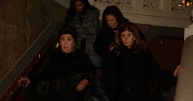 بالصور.. مصطفى شعبان وميرفت أمين ونبيلة عبيد يحضرون عزاء محمود أبو زيد