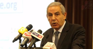 وزير التجارة يغادر القاهرة لباريس لمناقشة فرص التجارة والاستثمار بمصر