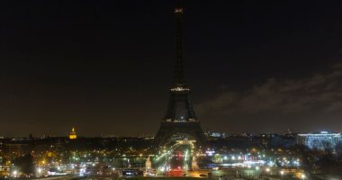 بالفيديو والصور.. برج إيفل يطفئ أنواره أمس تضامنا مع حلب