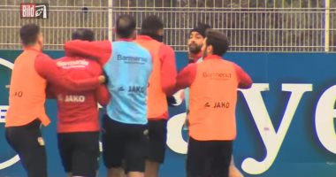 بالفيديو.. خناقة بين لاعبى باير ليفركوزن الألمانى فى التدريبات