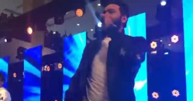 بالفيديو.. تامر حسنى يحيى حفلته فى سوق التنين بدبى