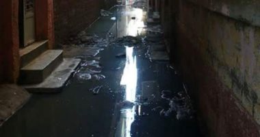 معاناة أهالى "كفر الحصر" فى الزقازيق مع مياه الصرف ومطالب بإنشاء محطة