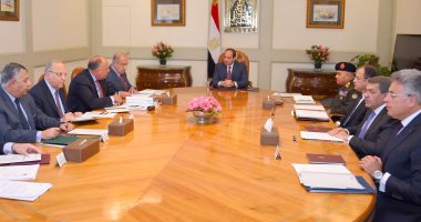  السيسي يجتمع بقيادات الدولة ويوجه بتكثيف التواجد الأمنى بالأماكن العامة