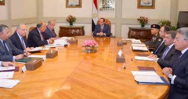 السيسى يجتمع بقيادات الدولة لمناقشة الاستعداد لموسم الأعياد..الرئيس يوجه بتكثيف التواجد الأمني بالمتنزهات والأماكن العامة والحيوية وإحباط المساعى الإرهابية لزعزعة الاستقرار..وتكثيف الرقابة على الأسواق
