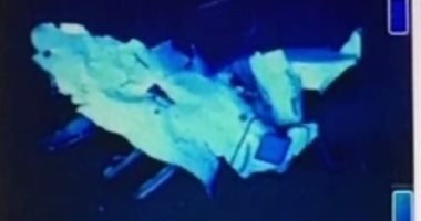بالفيديو.. عمرو أديب يعرض أول صور لحطام طائرة مصر للطيران المنكوبة