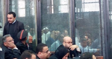 قاضى "اقتحام قسم حلوان" للدفاع: المحكمة تريد سرعة الفصل فى القضية
