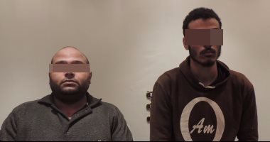 على طريقة الأسطورة.. صاحب شركة يجبر طالبا على ارتداء "قميص نوم" بمدينة نصر