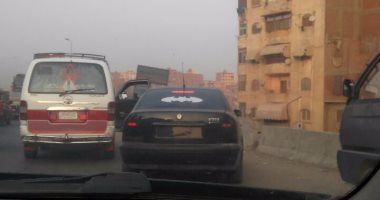 قارئ يرصد سيارة بدون لوحات معدنية بالطريق الدائرى ويطالب بدوريات متحركة