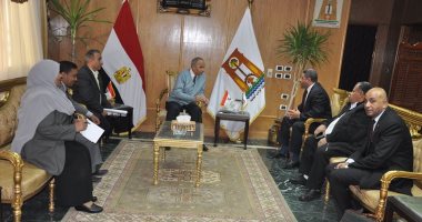 بدء توصيل الكهرباء بالطاقة الشمسية لـ 20 بئر زراعى بالوادى الجديد