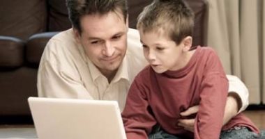 القارئ عمر أمين يكتب: التربية وتأثيرها على الوعى  