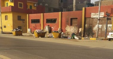 قارئ يطالب بنقل صناديق قمامة من شارع البحر الأعظم بالجيزة