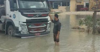 بالفيديو.. "الصرف الصحى بالقناة" تشارك فى إصلاح خط مياه بطريق إسكندرية - مطروح