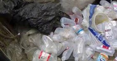 بالصور.. شكوى من مصانع غسيل بلاستيك وسط التجمعات السكانية فى باسوس