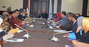 محافظ البحر الأحمر يعقد اجتماعا مع المجلس القومى للسكان بالمحافظة