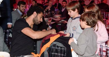 محمد صلاح يتصدر نجوم روما فى حفل الكريسماس الخيرى بـ"جويدو رينى"
