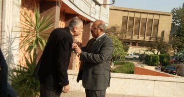بالفيديو والصور.. رئيس اتحاد الهوكى يغادر اجتماع الوزير بالأولمبية غاضبا 