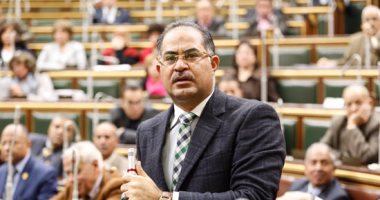 رئيس البرلمان يغادر الجلسة العامة.. ووكيل المجلس يترأسها 