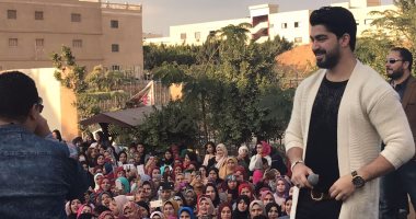 بالصور.. مينا عطا يتألق فى حفل غنائى.. وجمهوره يتفاعل معه على "تويتر"