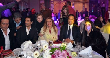 وصول محمد رمضان ويسرا وجمال سليمان ولطيفة لحفل المتخصصة لتكريم نجوم الدراما
